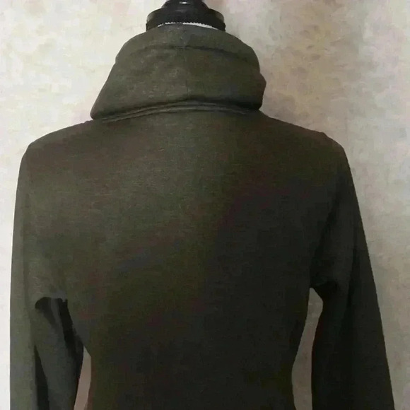 The North Face Green Long Sleeve Hoodie - Picture 6 of 8